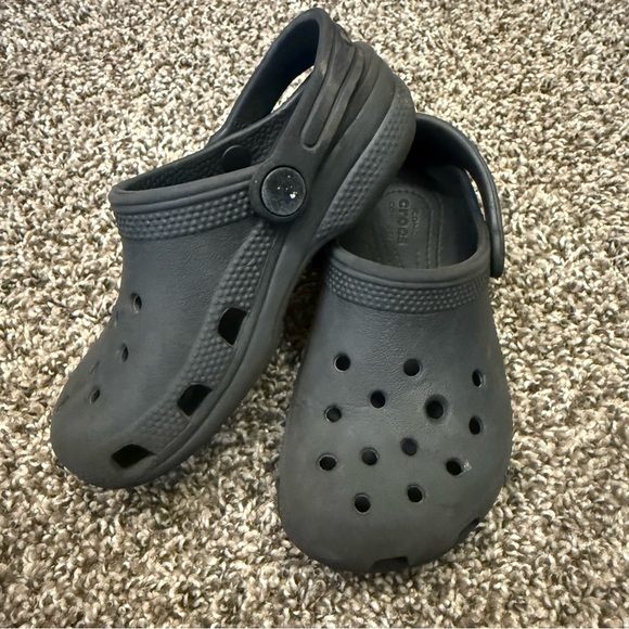 Crocs Kid’s Classic Clogs Size C-11 Black Slip-On Shoes - Picture 1 of 8